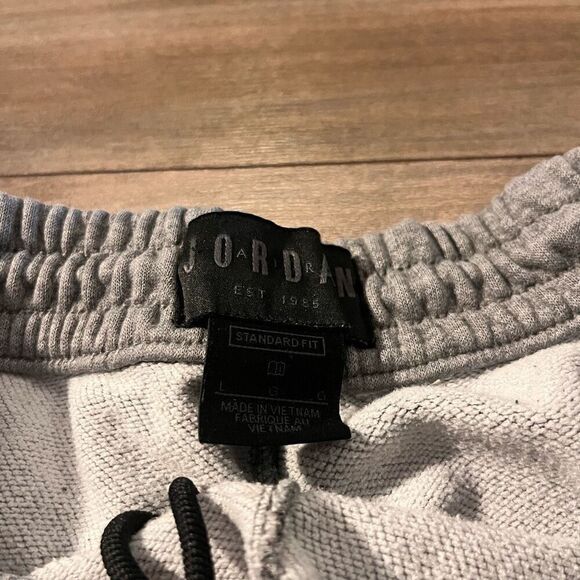 Air Jordan Grey Athletic Workout Shorts Men Large Bin J-12 - Picture 3 of 5